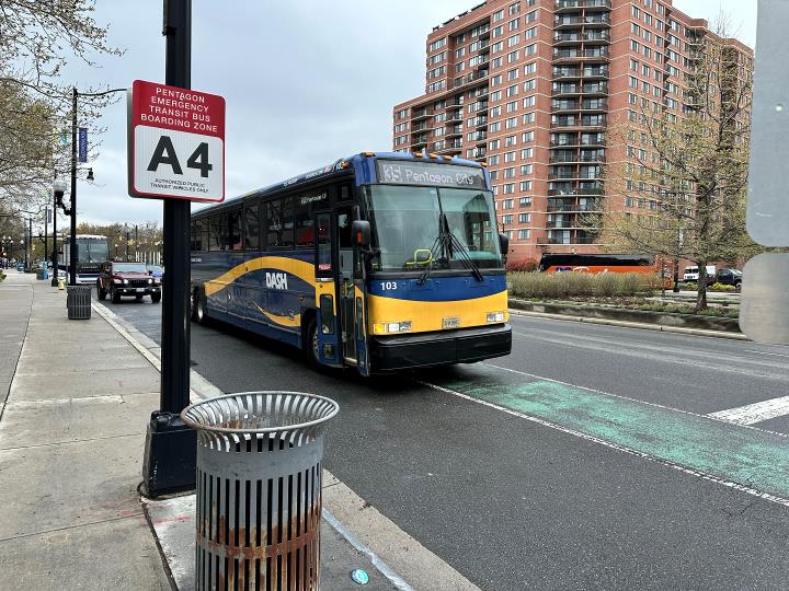 DASH bus at Stop A4
